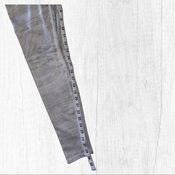 Alo High Waisted Gray Marble Print Leggings Sz XS - Picture 6 of 6